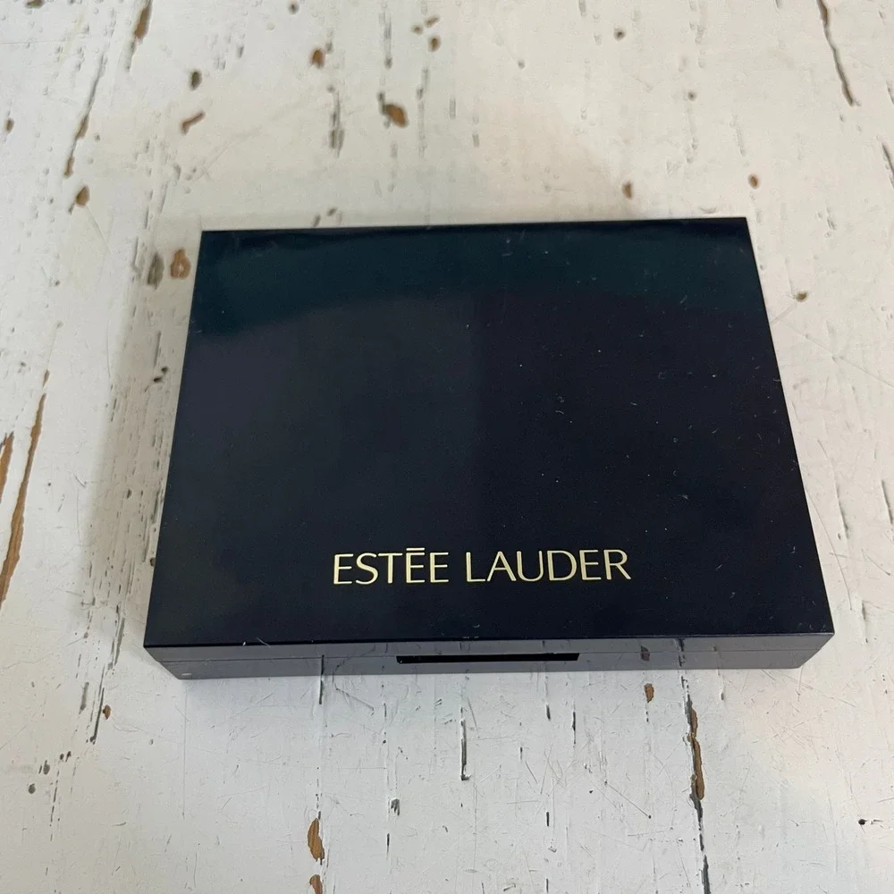 Estée Lauder achieve natural